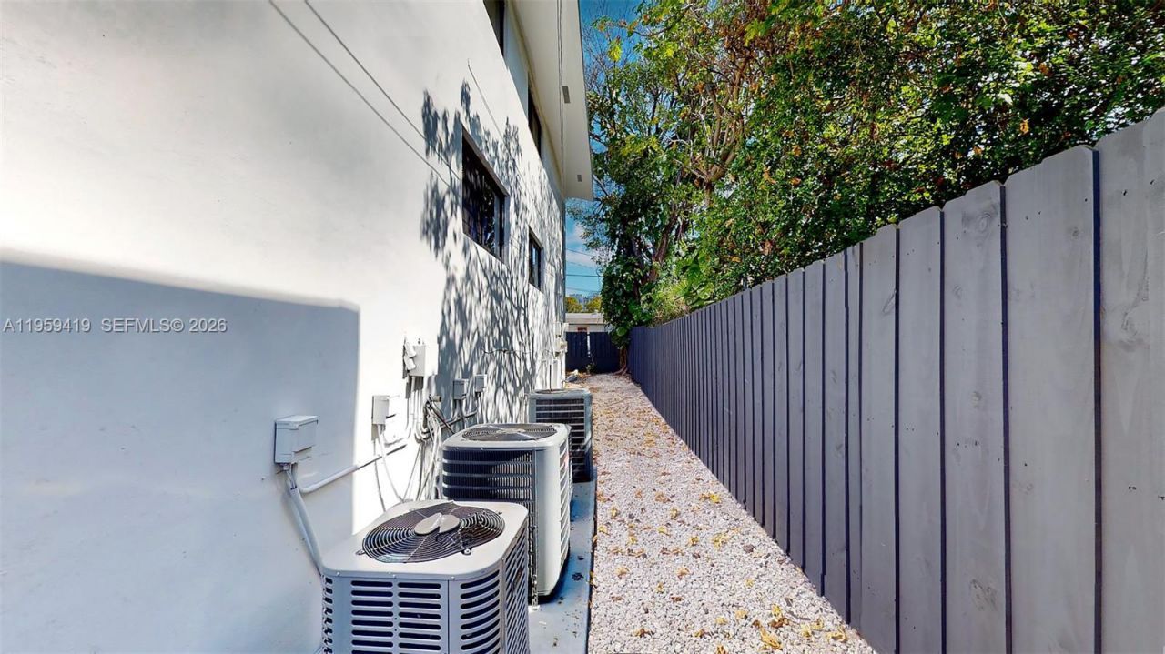 329 SW 9th Ave, Miami, FL 33130 Photo