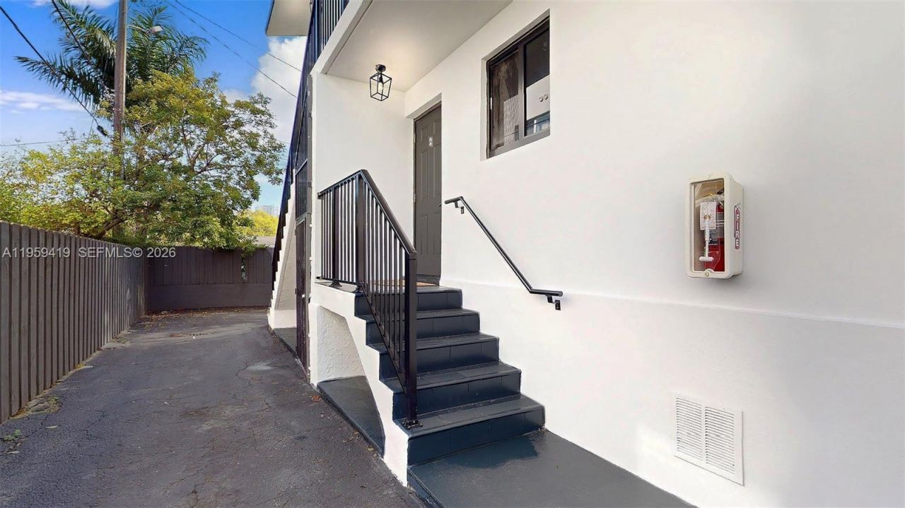 329 SW 9th Ave, Miami, FL 33130 Photo