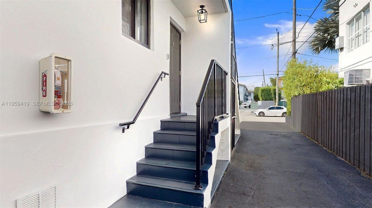 329 SW 9th Ave, Miami, FL 33130 Photo