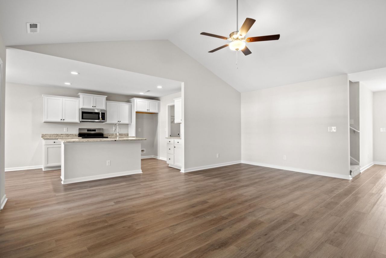 940 Woodside Dr. Photo 2