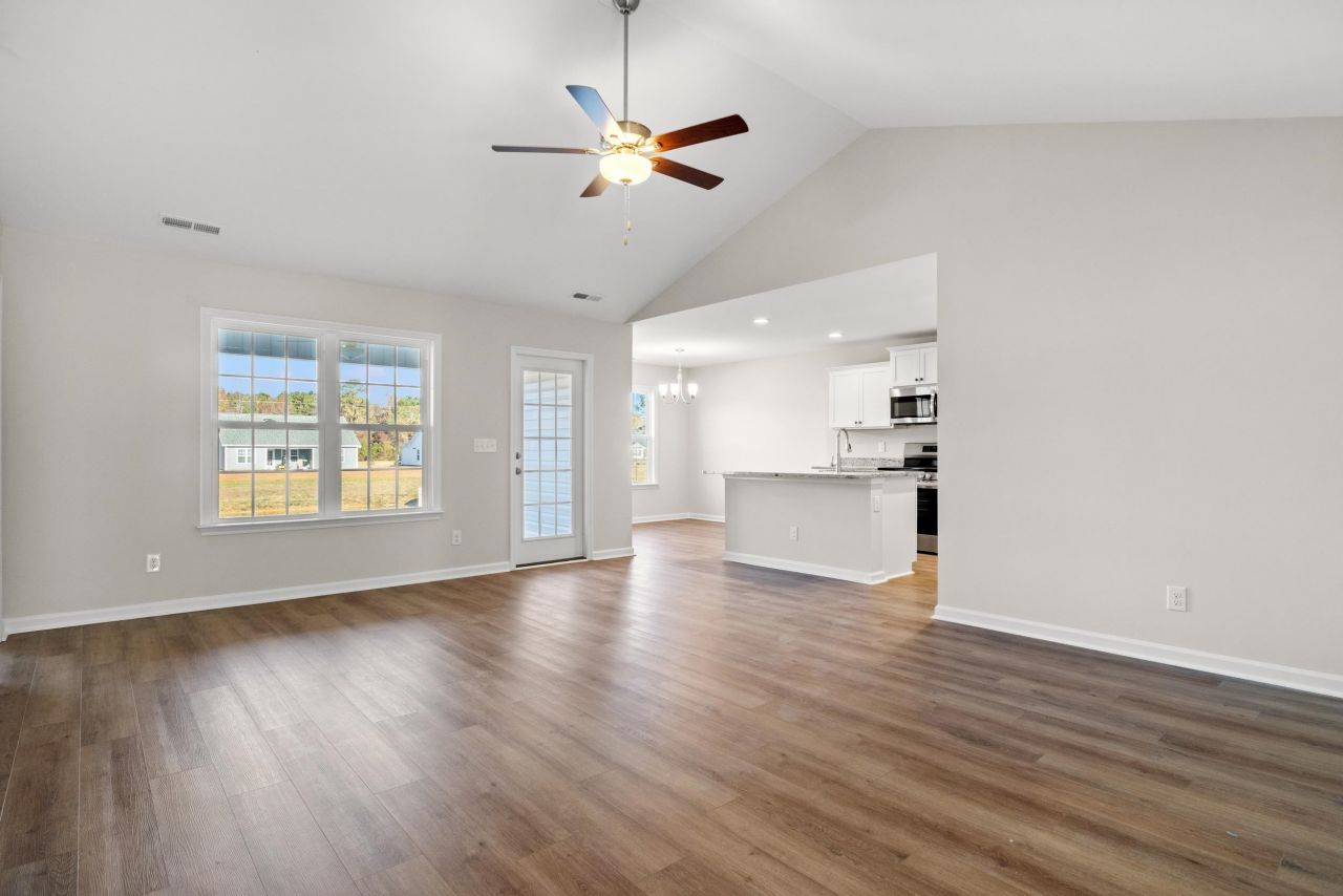 940 Woodside Dr. Photo 4