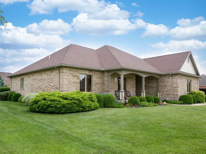 2659 Stonebridge Drive, Troy, OH 45373 Photo 2