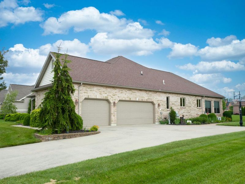 2659 Stonebridge Drive, Troy, OH 45373 Photo 3