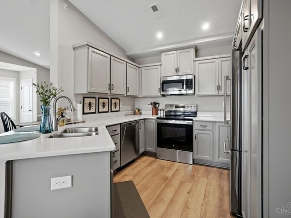 5882 Parkview Lane, Unit 300, Miami Twp, OH 45150