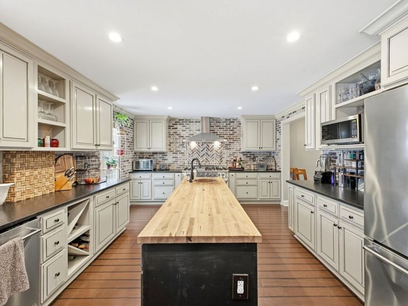 772 Old Forest Court, Columbus, OH 43230 Photo 9