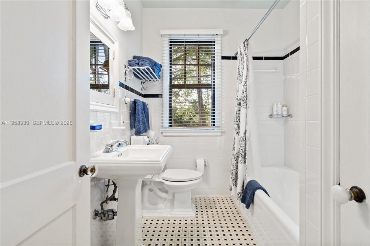 2330 Prairie Ave , Miami Beach, FL 33140 Photo