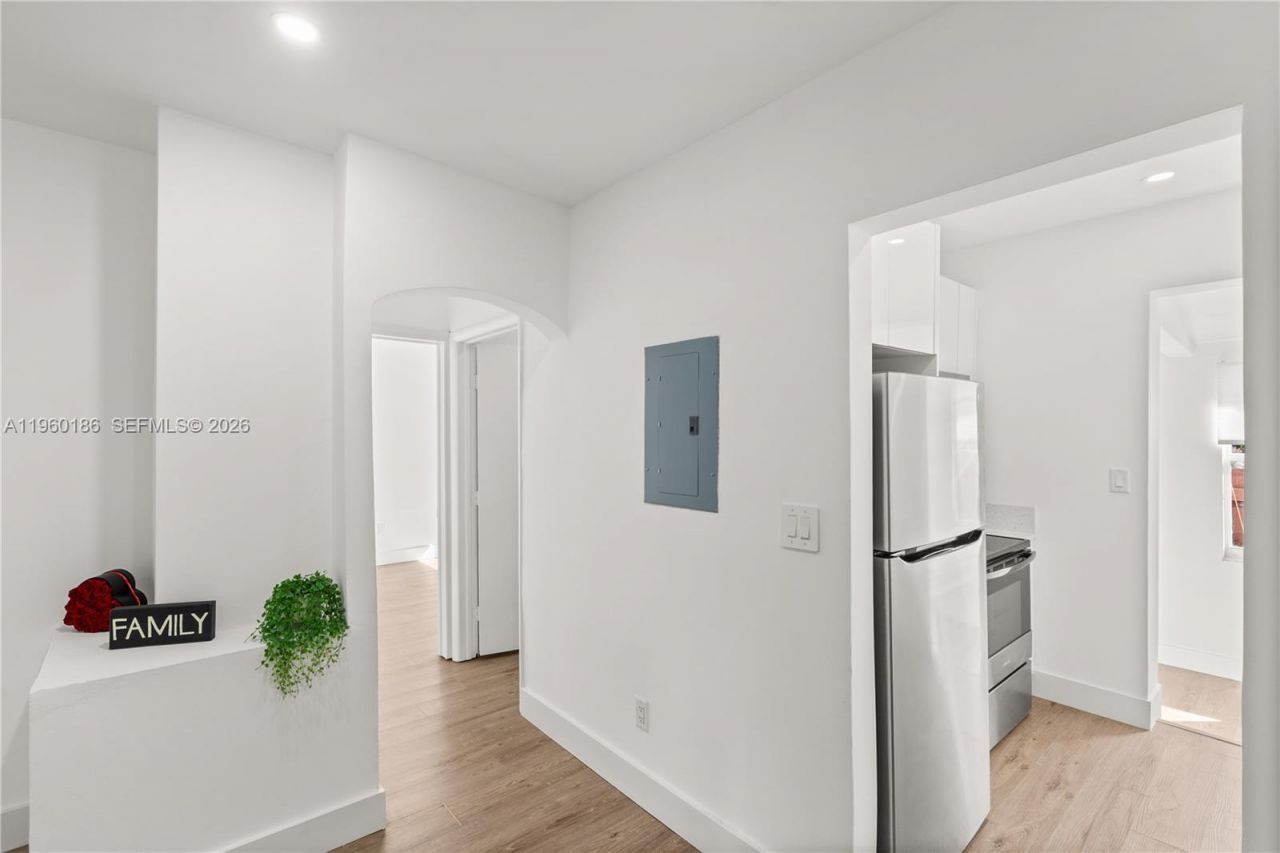 2508 SW 10th St , Unit 2508, Miami, FL 33135 Photo