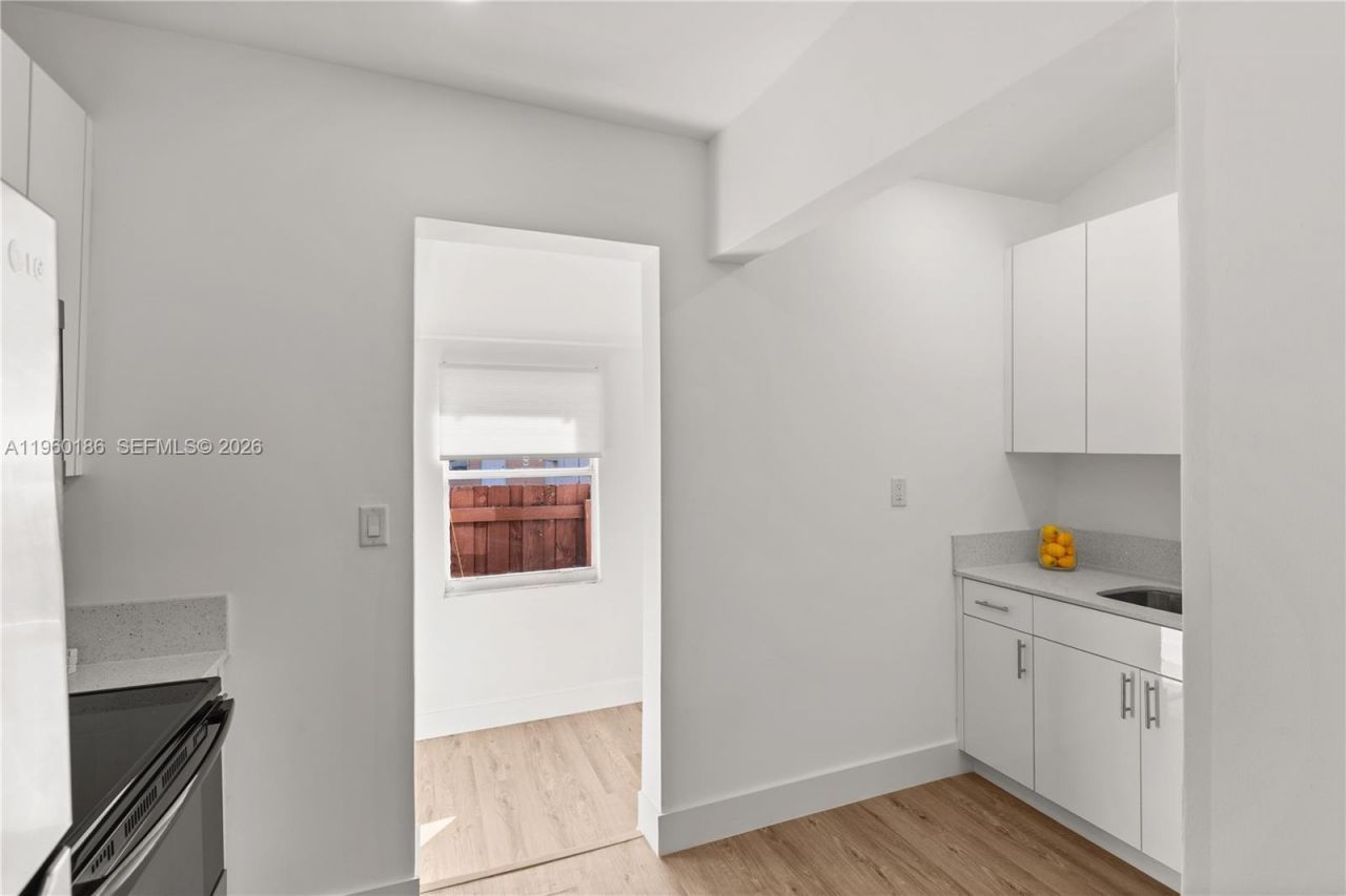 2508 SW 10th St , Unit 2508, Miami, FL 33135 Photo