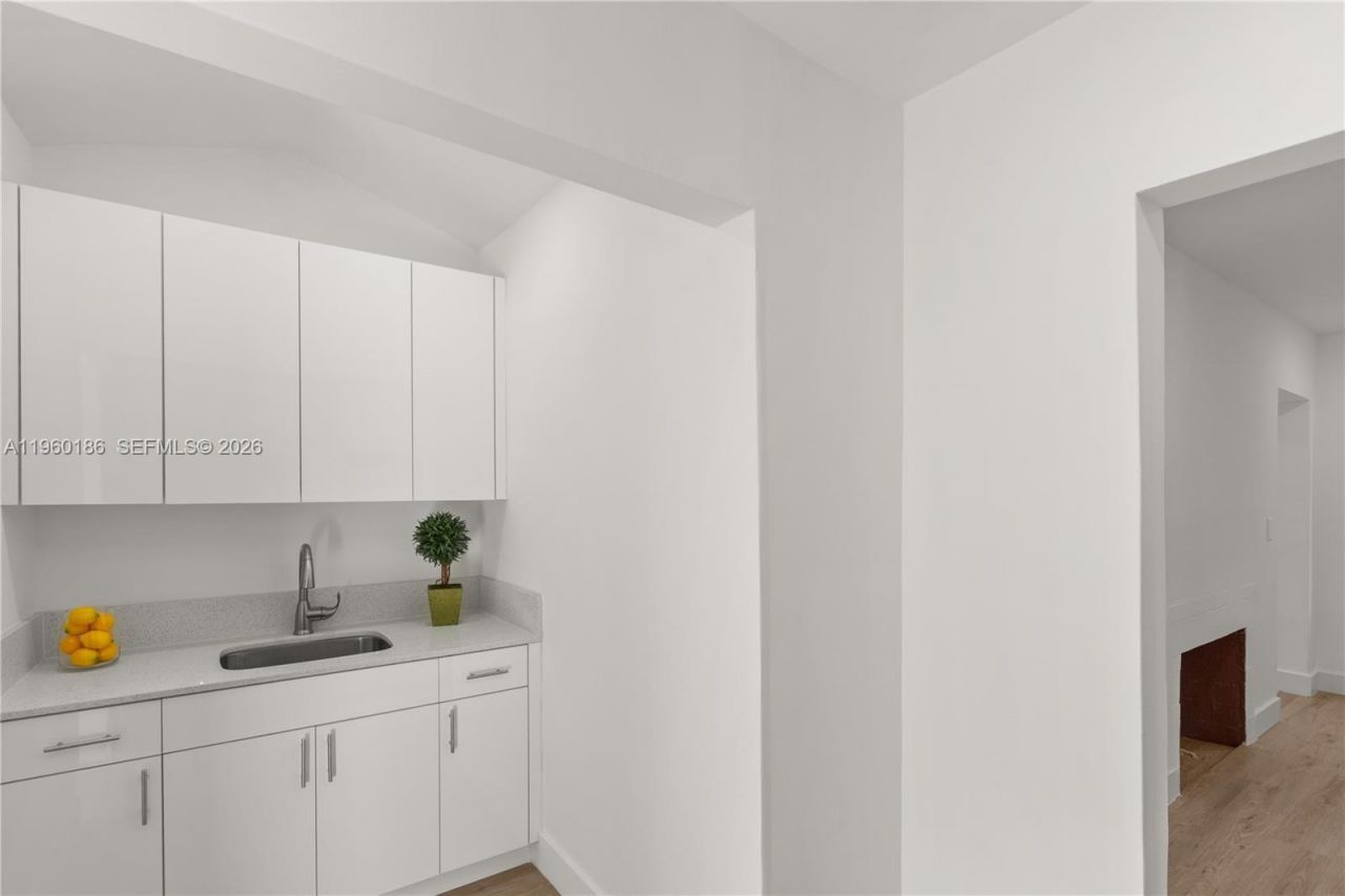 2508 SW 10th St , Unit 2508, Miami, FL 33135 Photo