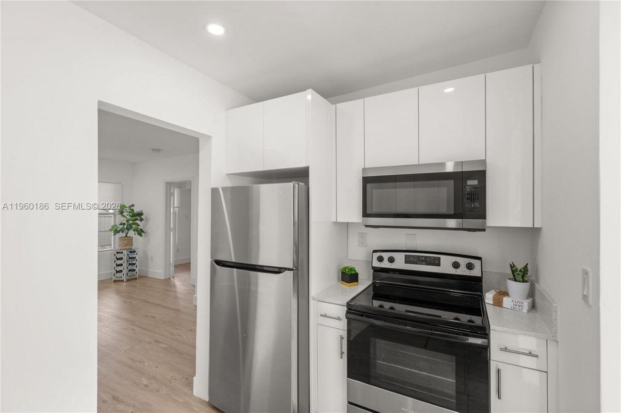 2508 SW 10th St , Unit 2508, Miami, FL 33135 Photo