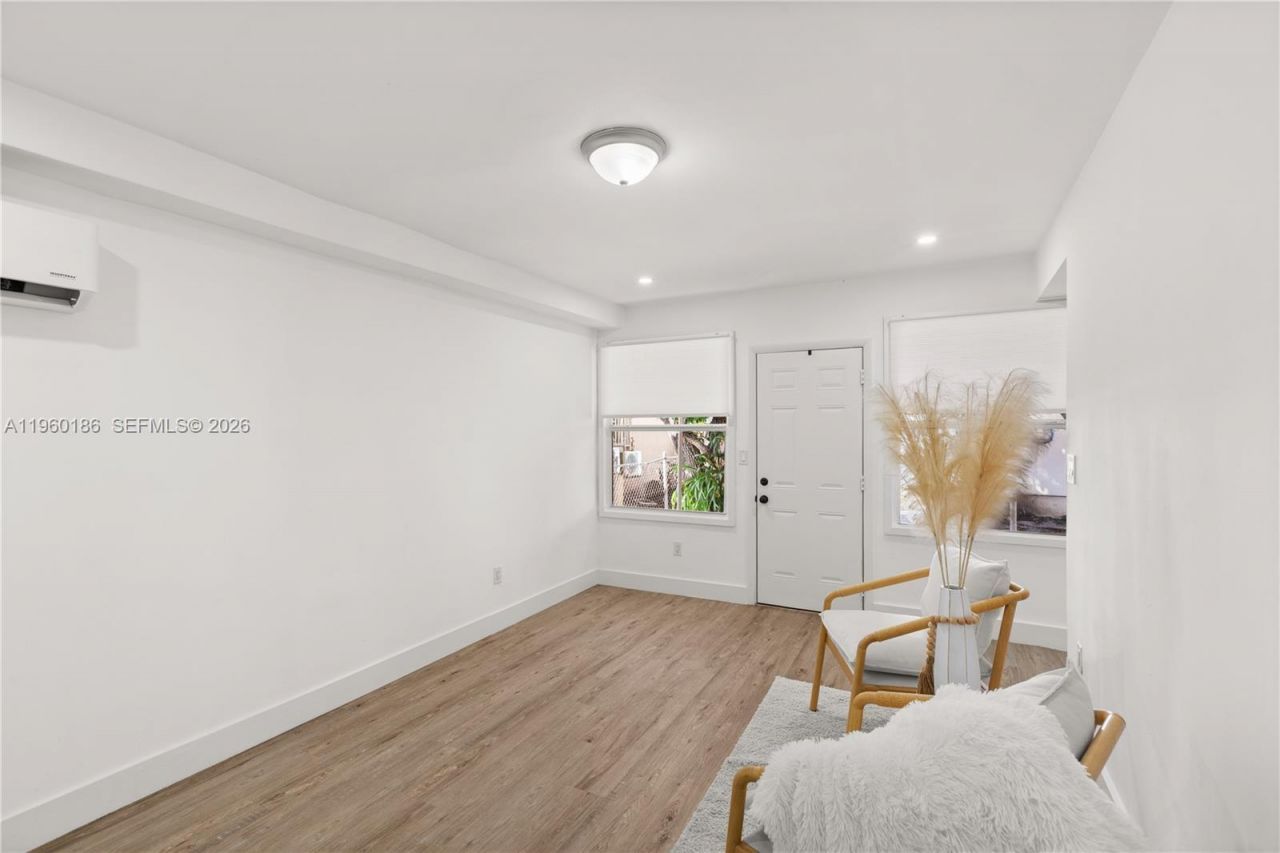 2508 SW 10th St , Unit 2508, Miami, FL 33135 Photo