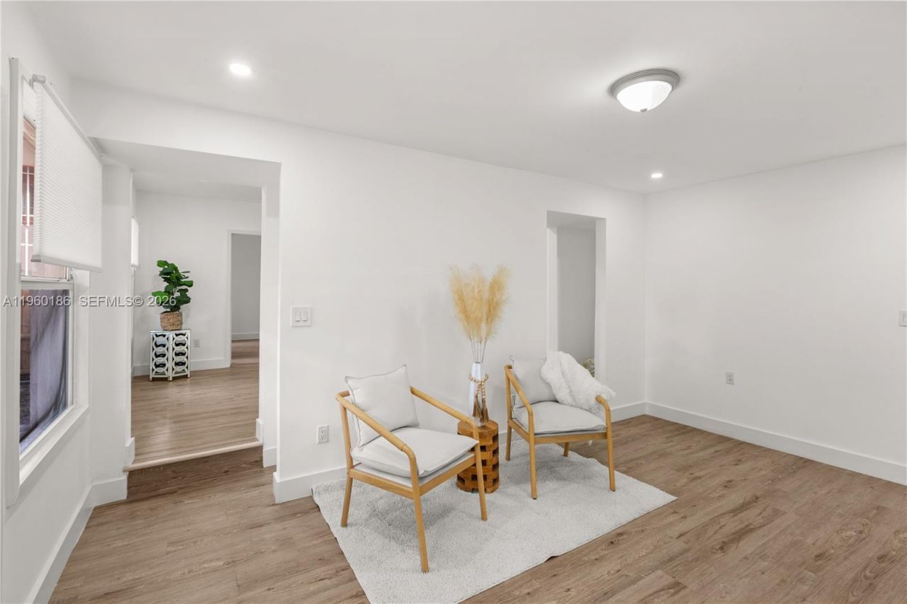 2508 SW 10th St , Unit 2508, Miami, FL 33135 Photo