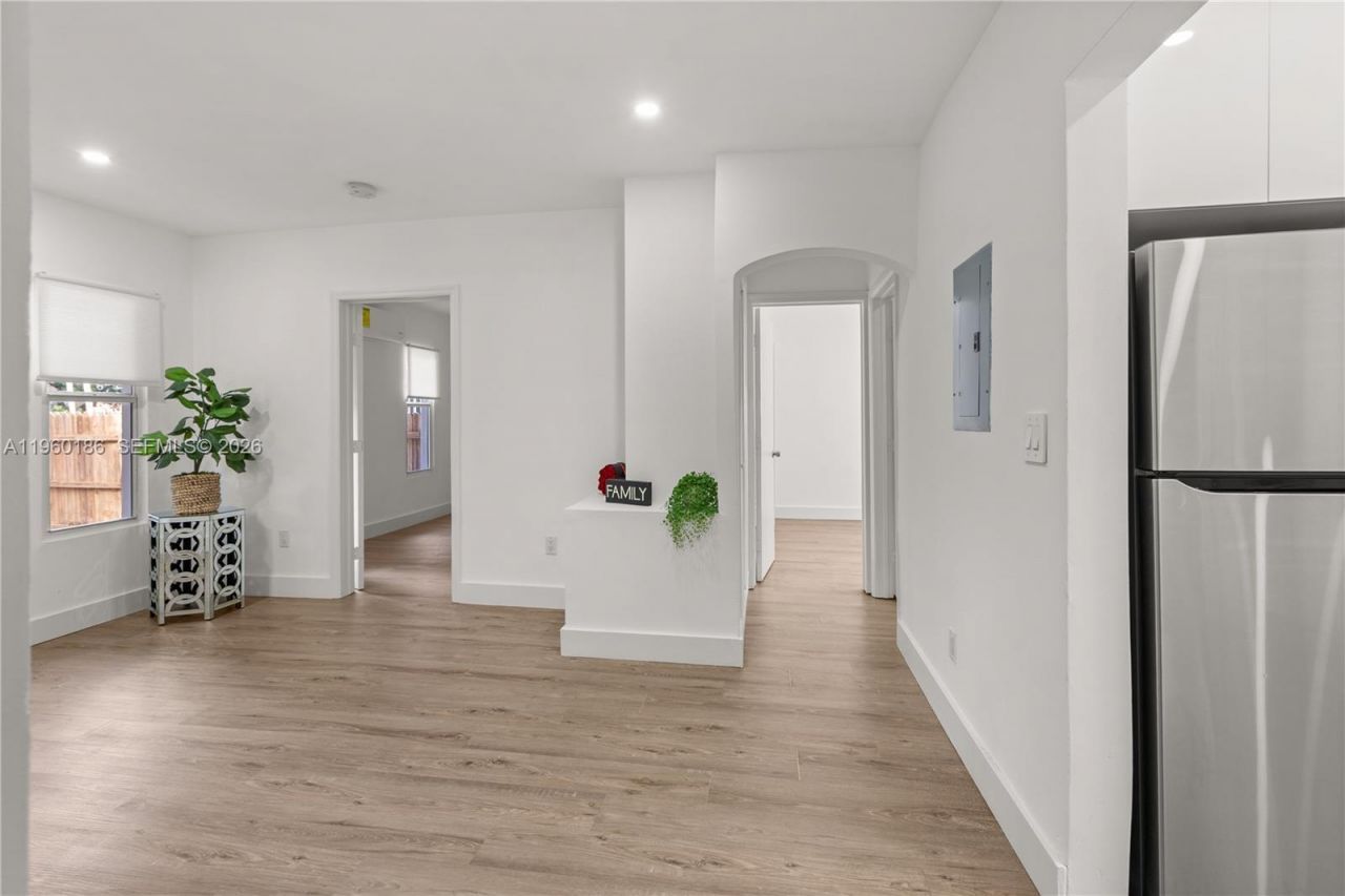 2508 SW 10th St , Unit 2508, Miami, FL 33135 Photo