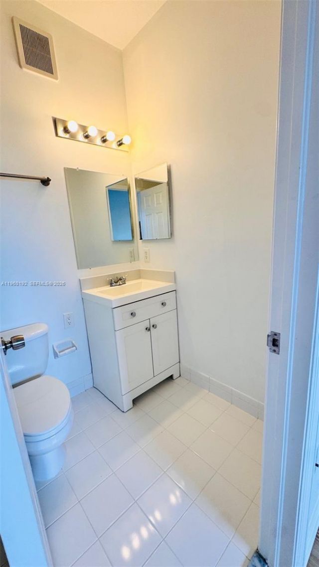 5610 NW 114th Pl, Unit 205, Doral, FL 33178 Photo
