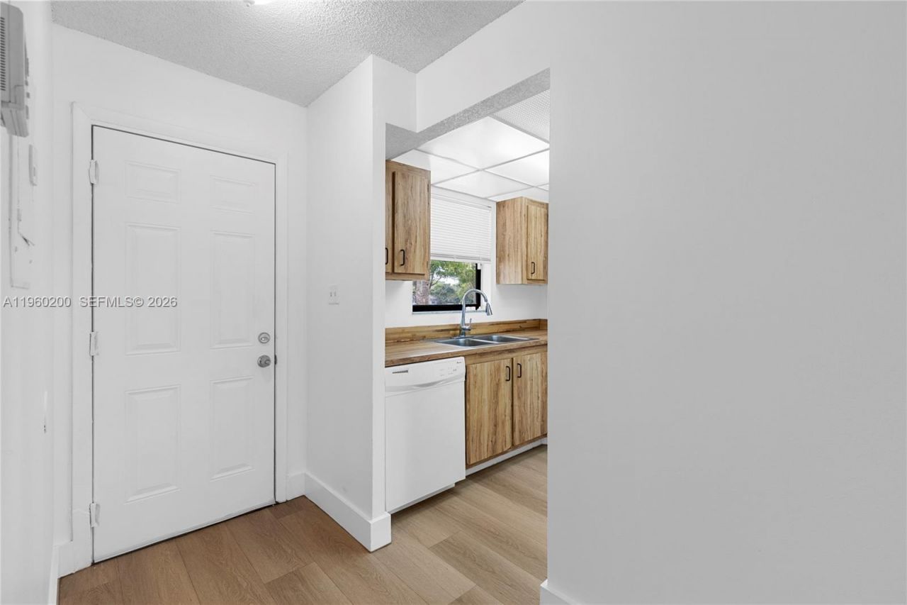 6061 Shakerwood Cir , Unit 206, Tamarac, FL 33319 Photo