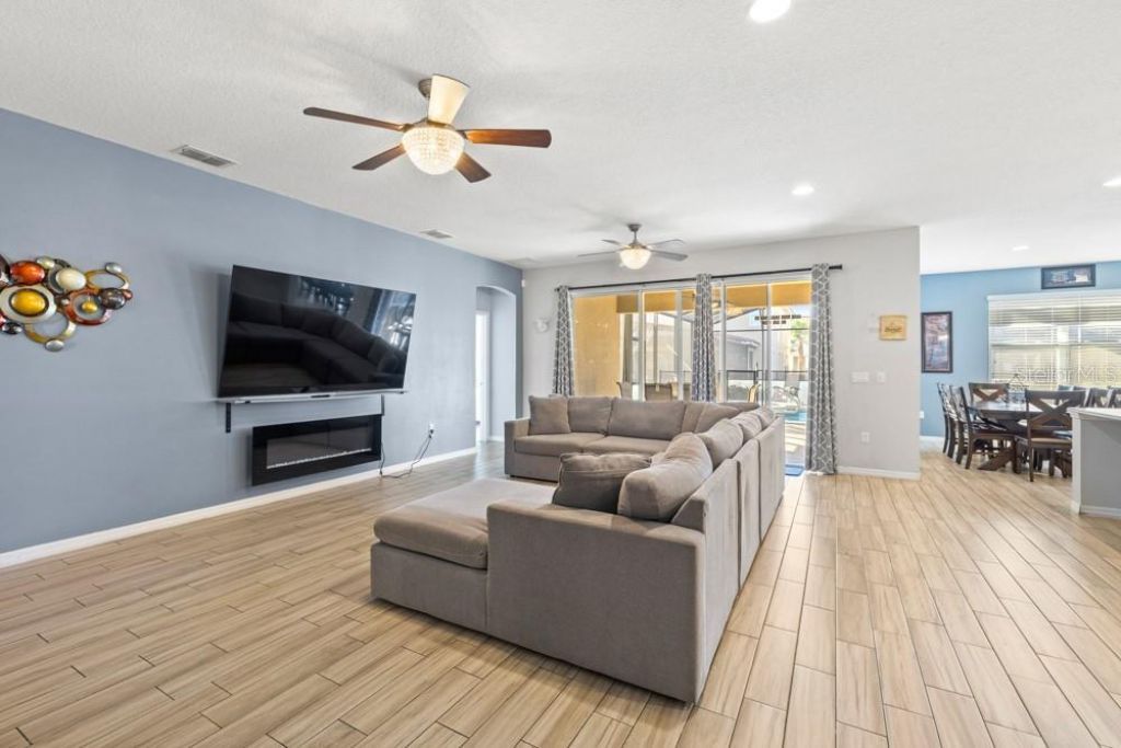 6009 Broad Oak Drive, Davenport, FL 33837 Photo