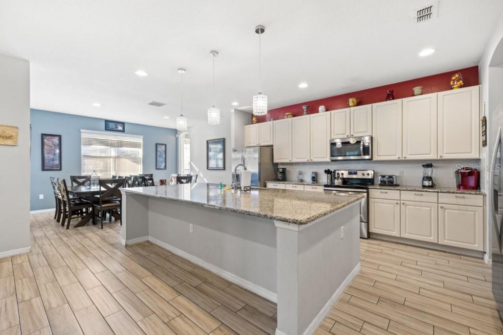 6009 Broad Oak Drive, Davenport, FL 33837 Photo