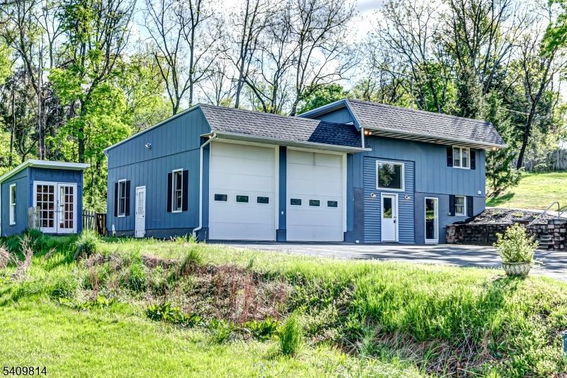 4 E Washington St, Frenchtown, NJ 08825 Main Photo