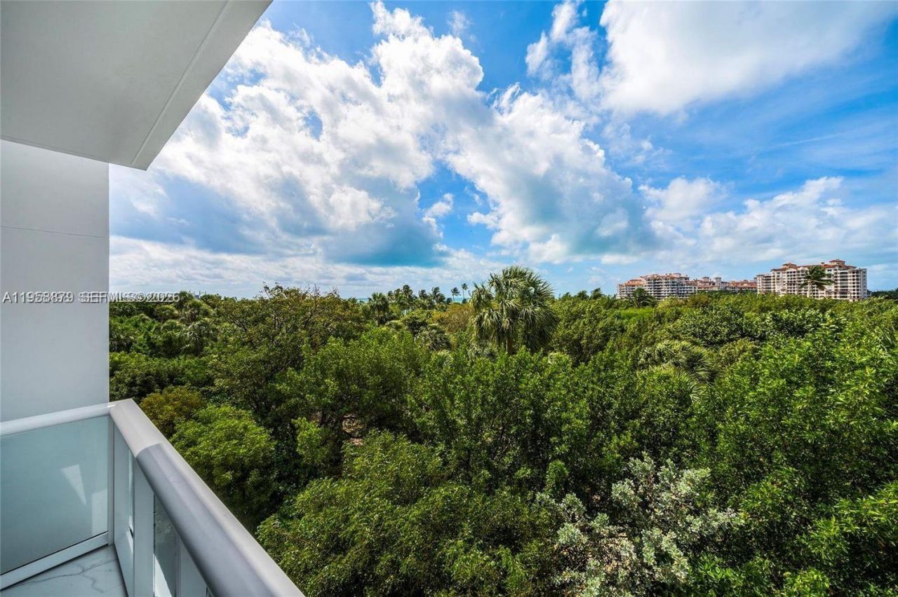 100 S Pointe Dr, Unit TH-13, Miami Beach, FL 33139 Photo