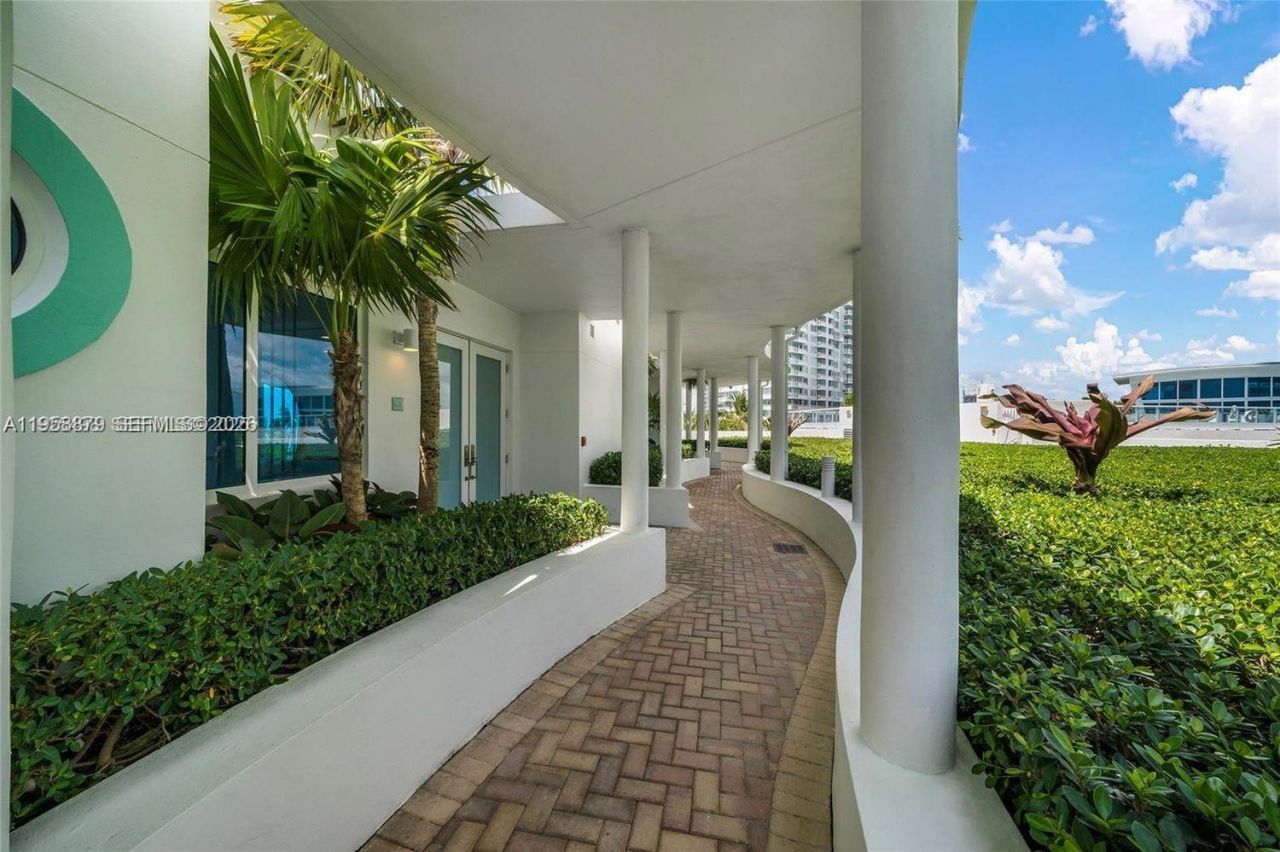 100 S Pointe Dr, Unit TH-13, Miami Beach, FL 33139 Photo