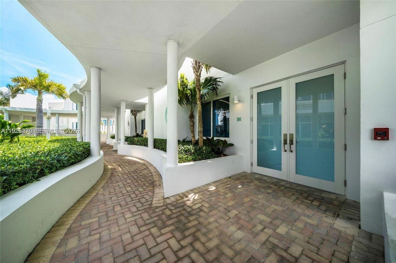 100 S Pointe Dr, Unit TH-13, Miami Beach, FL 33139 Photo