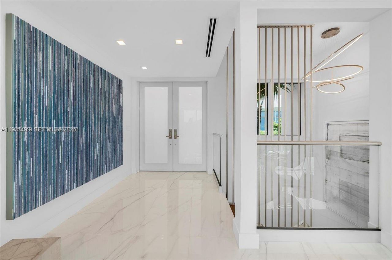100 S Pointe Dr, Unit TH-13, Miami Beach, FL 33139 Photo