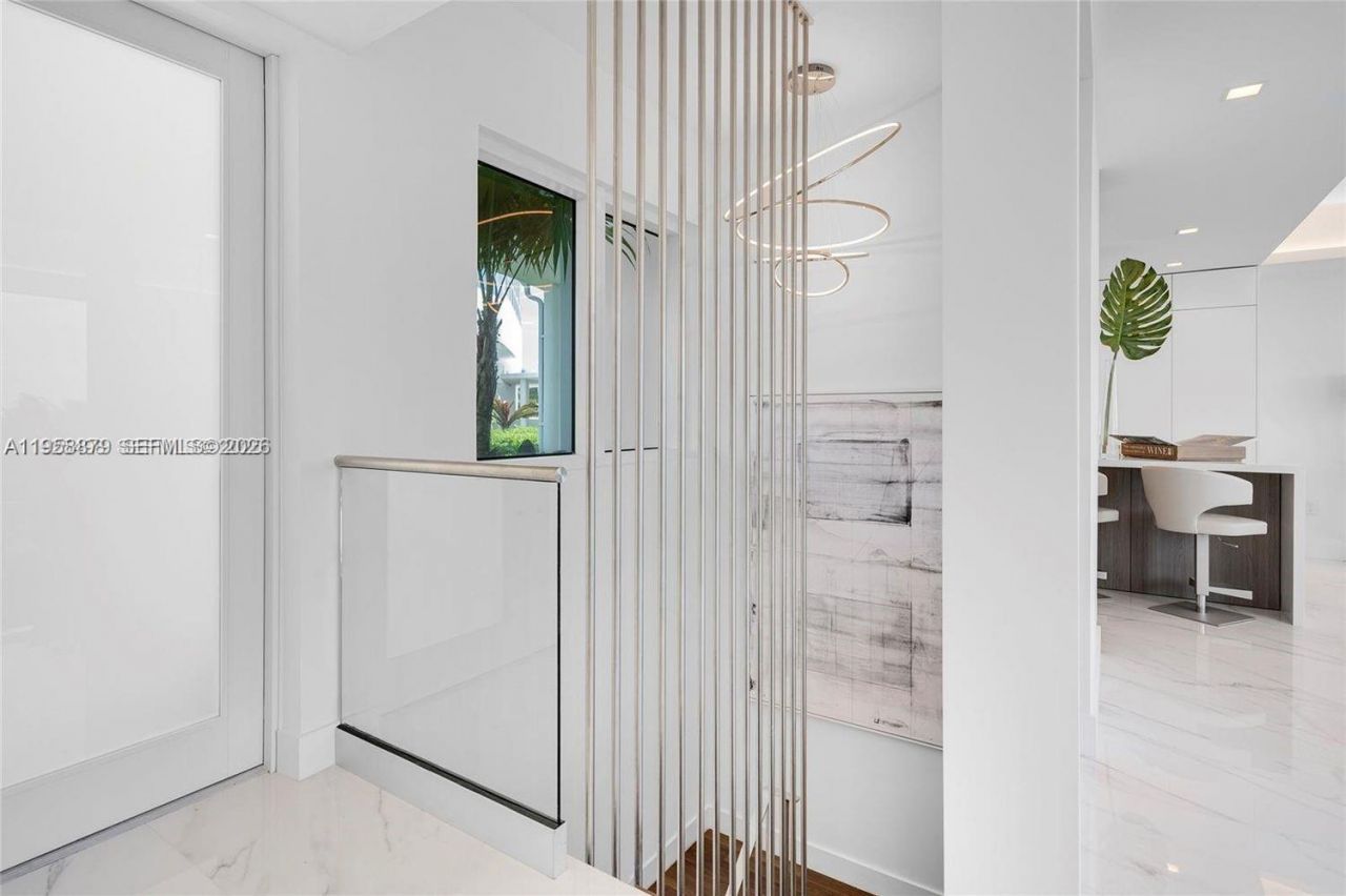 100 S Pointe Dr, Unit TH-13, Miami Beach, FL 33139 Photo