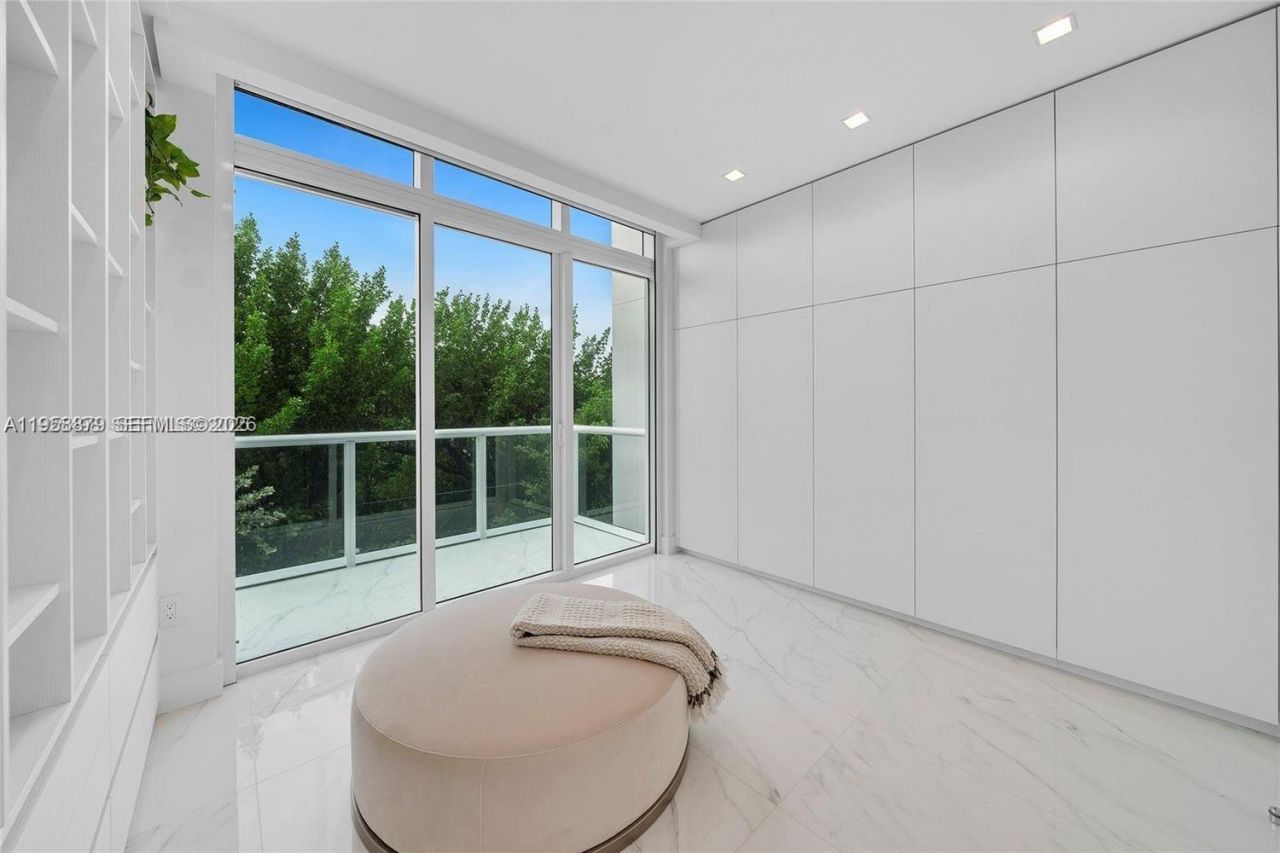 100 S Pointe Dr, Unit TH-13, Miami Beach, FL 33139 Photo