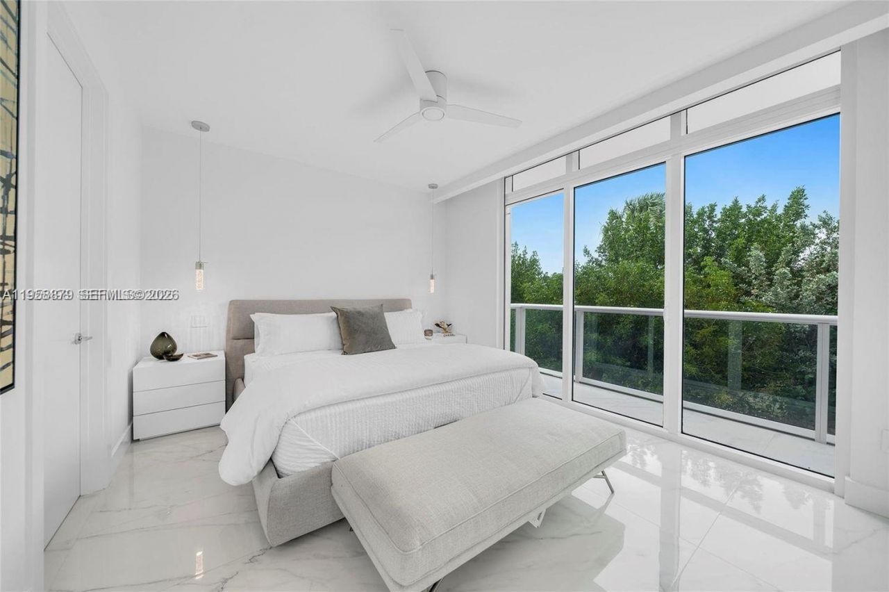 100 S Pointe Dr, Unit TH-13, Miami Beach, FL 33139 Photo
