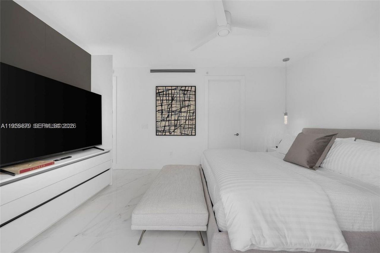 100 S Pointe Dr, Unit TH-13, Miami Beach, FL 33139 Photo