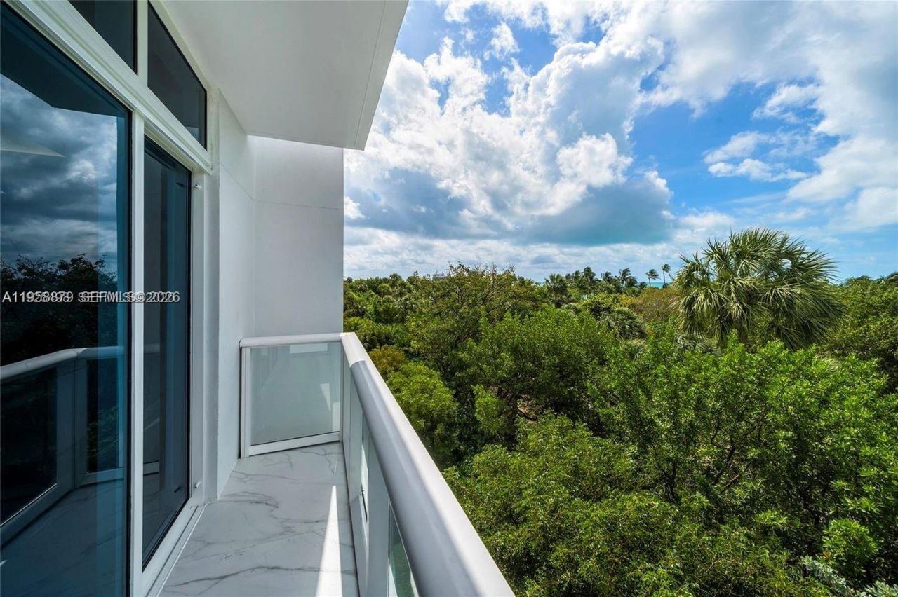 100 S Pointe Dr, Unit TH-13, Miami Beach, FL 33139 Photo