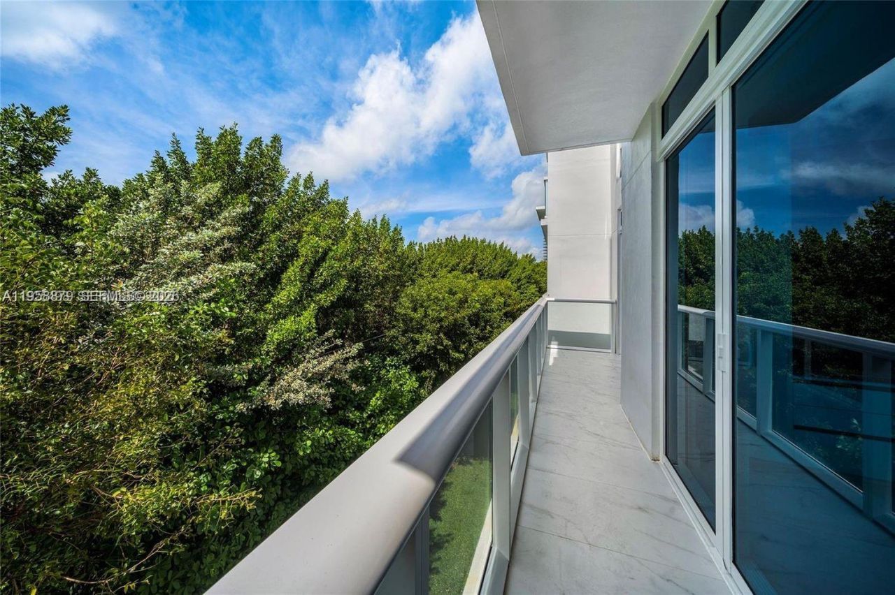 100 S Pointe Dr, Unit TH-13, Miami Beach, FL 33139 Photo