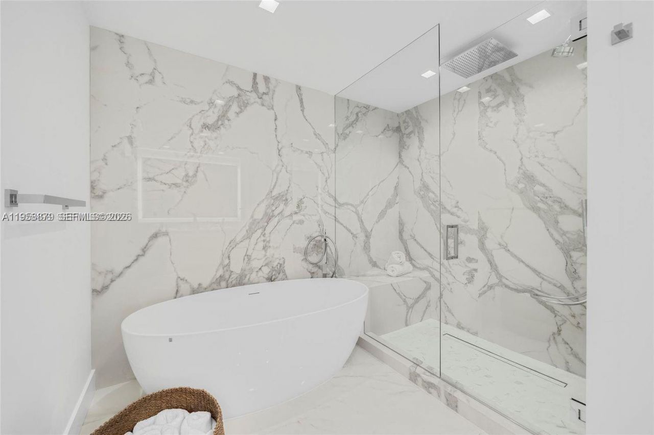 100 S Pointe Dr, Unit TH-13, Miami Beach, FL 33139 Photo
