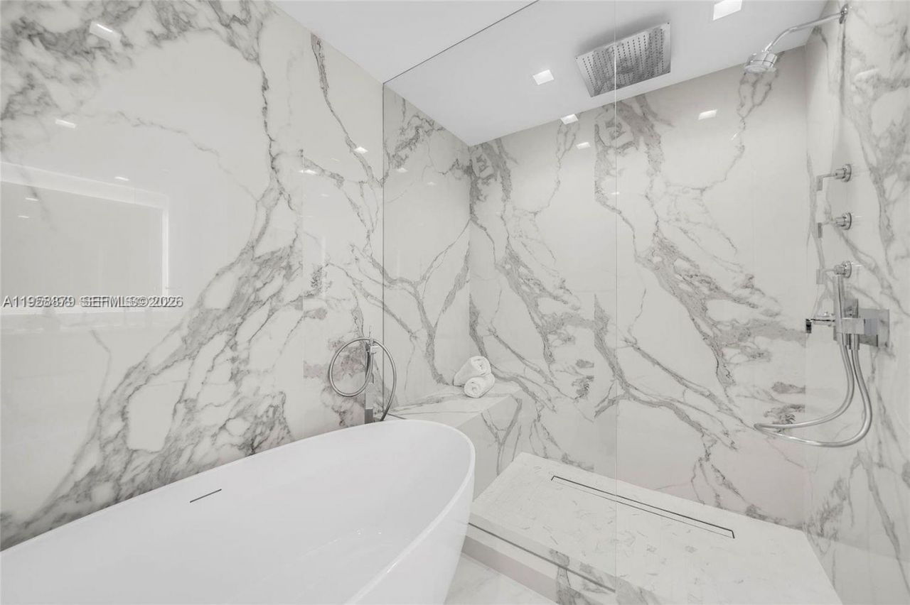 100 S Pointe Dr, Unit TH-13, Miami Beach, FL 33139 Photo