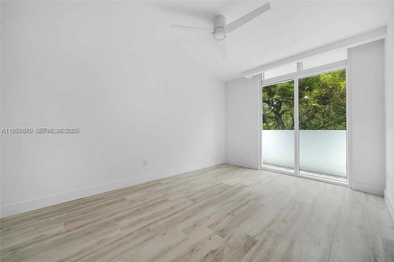 100 S Pointe Dr, Unit TH-13, Miami Beach, FL 33139 Photo