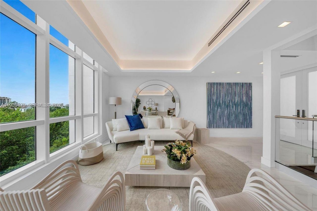 100 S Pointe Dr, Unit TH-13, Miami Beach, FL 33139 Photo