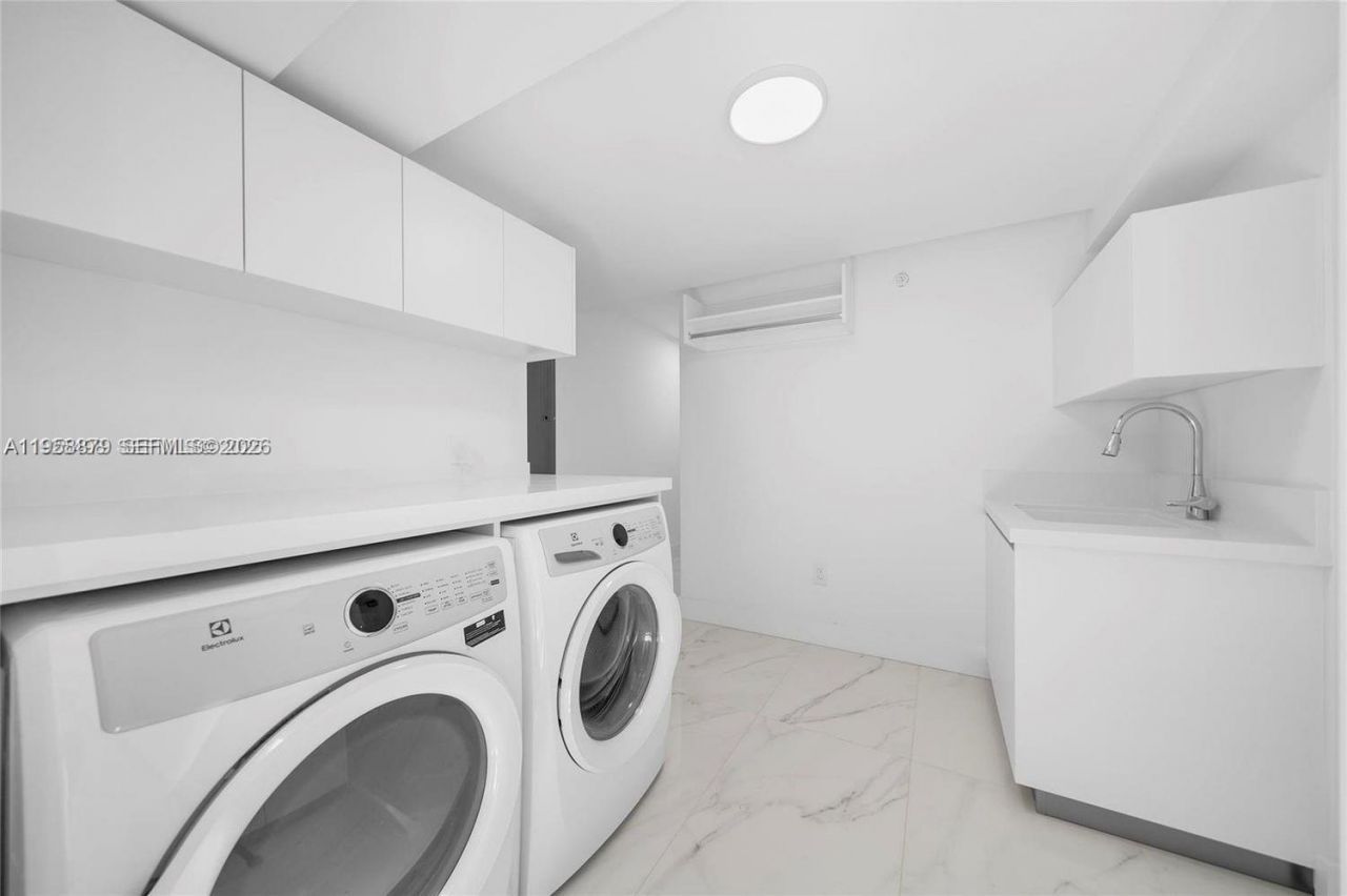 100 S Pointe Dr, Unit TH-13, Miami Beach, FL 33139 Photo