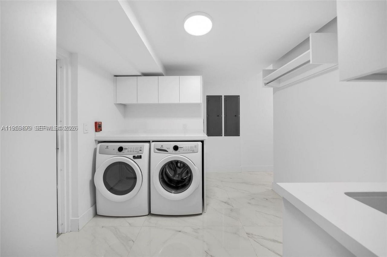 100 S Pointe Dr, Unit TH-13, Miami Beach, FL 33139 Photo