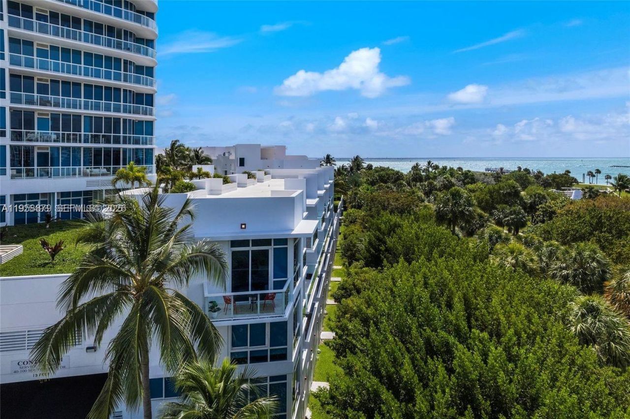 100 S Pointe Dr, Unit TH-13, Miami Beach, FL 33139 Photo