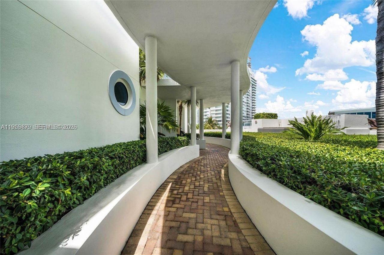 100 S Pointe Dr, Unit TH-13, Miami Beach, FL 33139 Photo