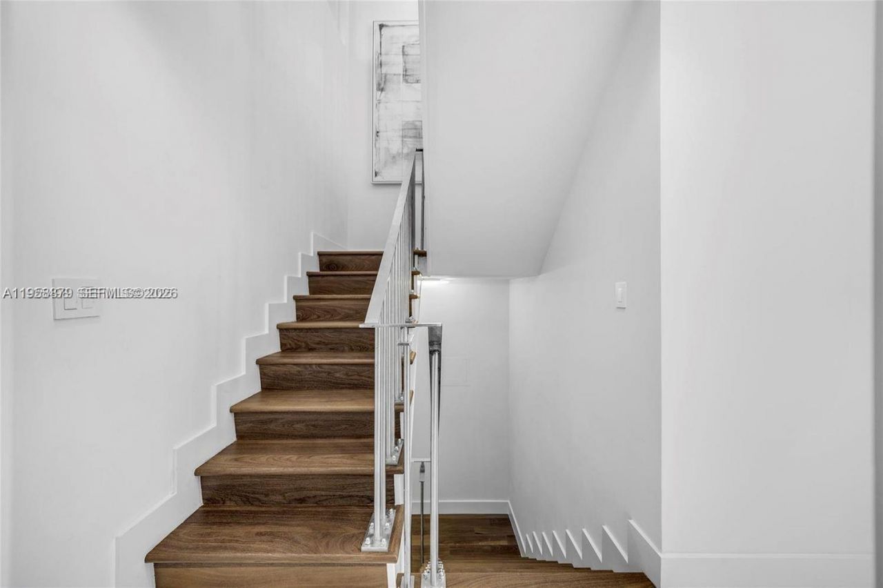 100 S Pointe Dr, Unit TH-13, Miami Beach, FL 33139 Photo