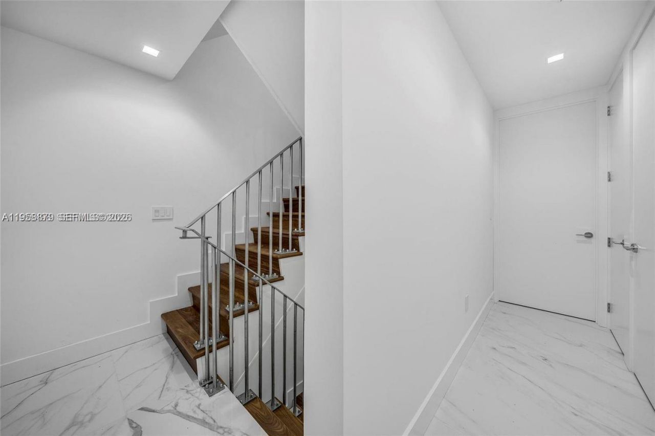 100 S Pointe Dr, Unit TH-13, Miami Beach, FL 33139 Photo