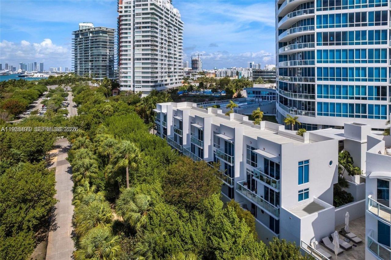 100 S Pointe Dr, Unit TH-13, Miami Beach, FL 33139 Photo