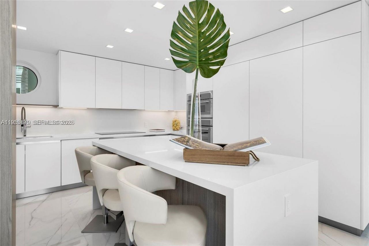 100 S Pointe Dr, Unit TH-13, Miami Beach, FL 33139 Photo