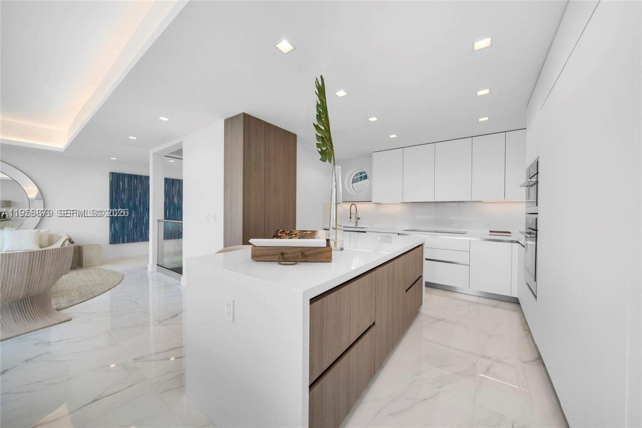 100 S Pointe Dr, Unit TH-13, Miami Beach, FL 33139 Photo