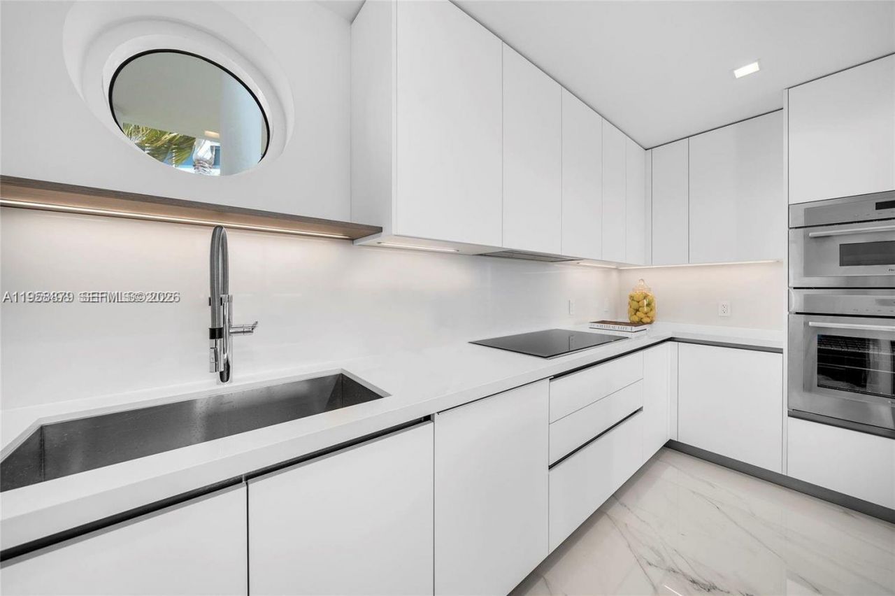 100 S Pointe Dr, Unit TH-13, Miami Beach, FL 33139 Photo