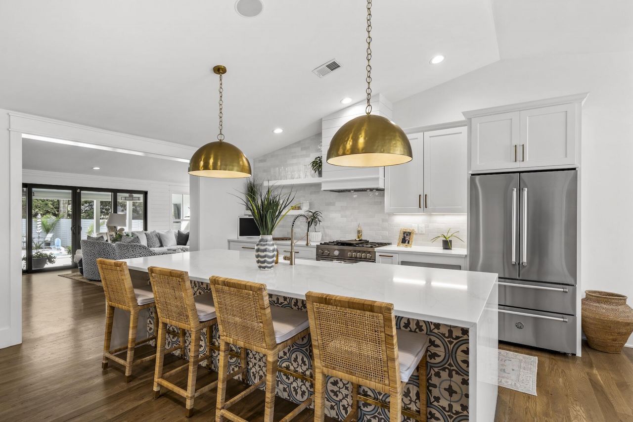 710 Simmons Street Photo 11