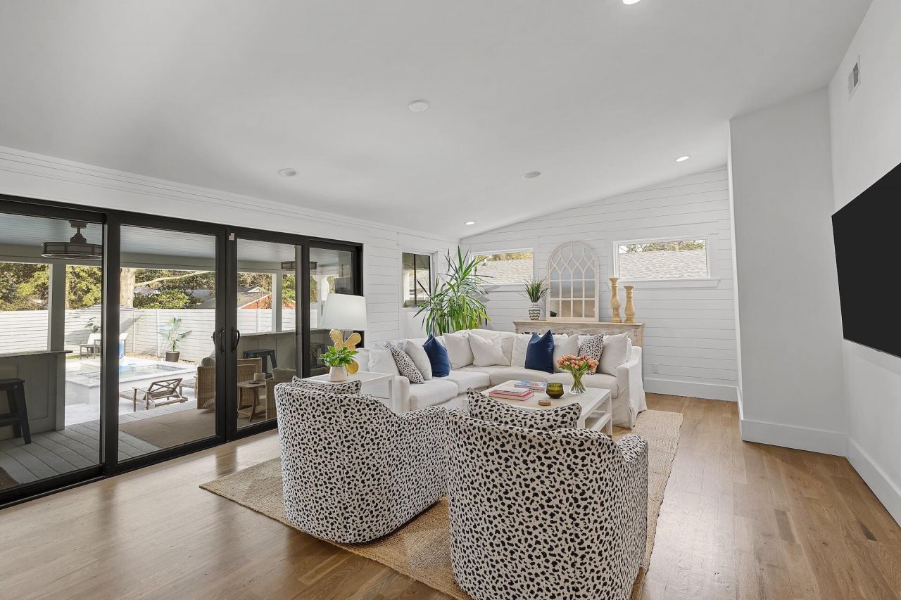 710 Simmons Street Photo 14