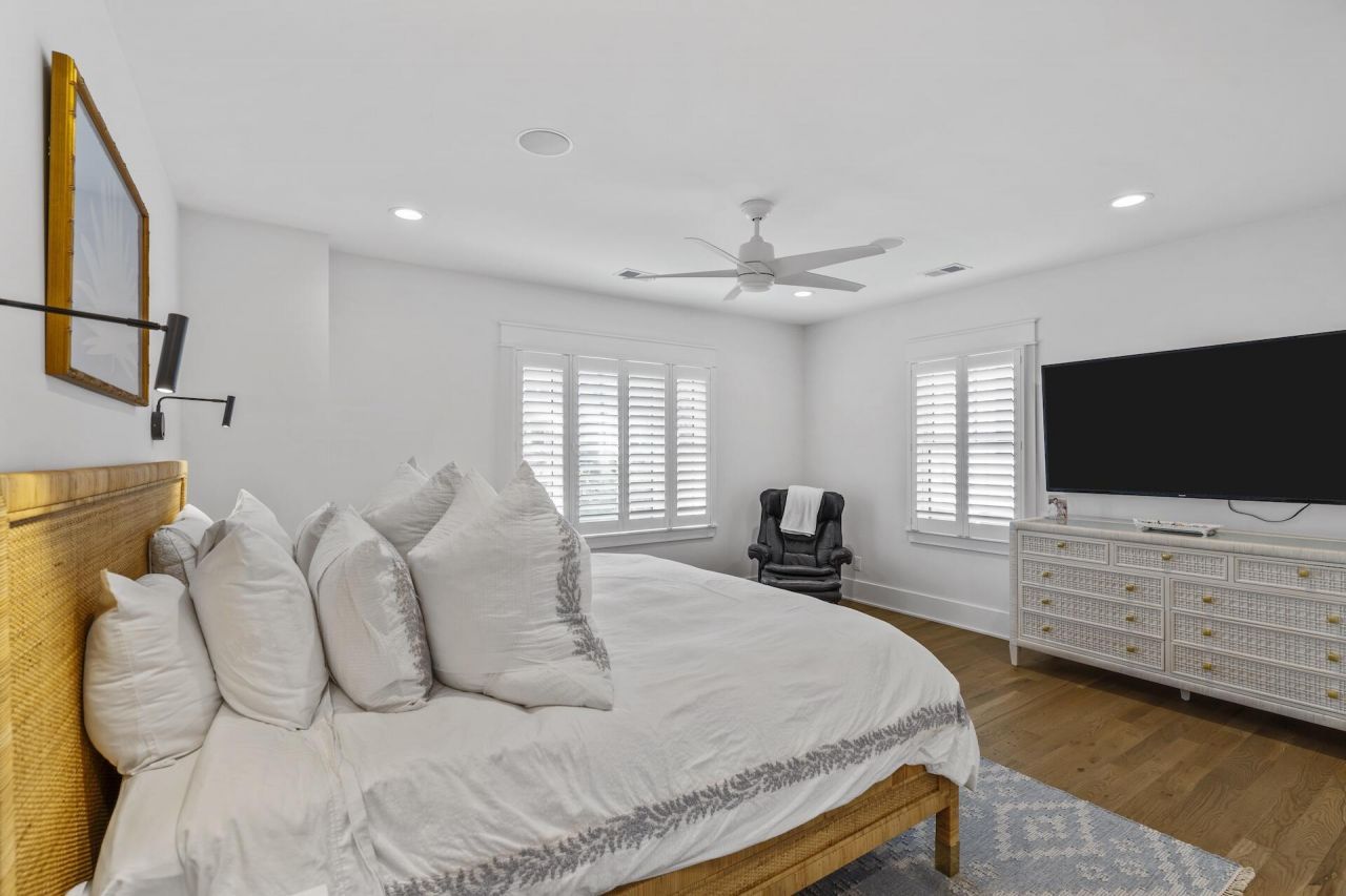 710 Simmons Street Photo 17