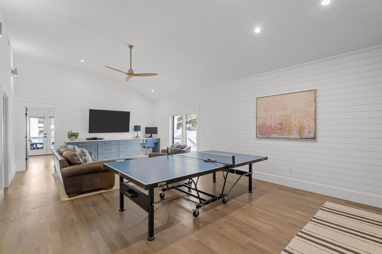 710 Simmons Street Photo 24